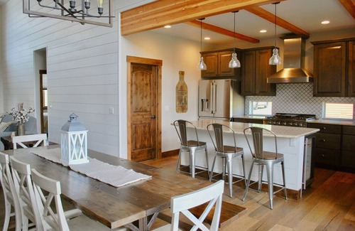 San Juan River Village Cabin | Overlook San Juan River. Close to Wolf Creek, Fishing, Hiking.