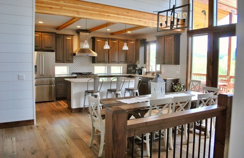 San Juan River Village Cabin | Overlook San Juan River. Close to Wolf Creek, Fishing, Hiking.