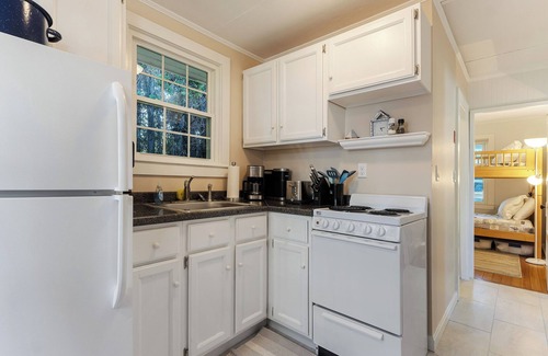 York Beach House | Overlook York Beach Cottage 1 - Walk to Beach!