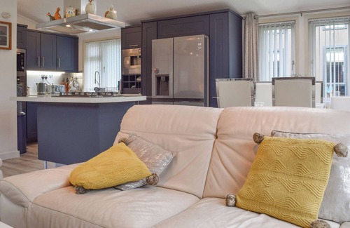 Tiddington Cottage | Overlooking the River Avon is this beautiful, peaceful and serene lodge.