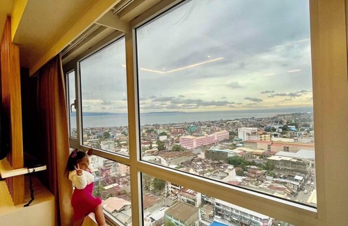Poblacion District Condo | Overlooking Davao City View Near Roxas Night Market and People's Park
