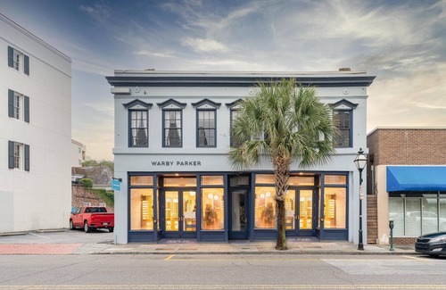 Radcliffeborough Apartment | Overlooking King Street, Steam Shower, + Parking Included