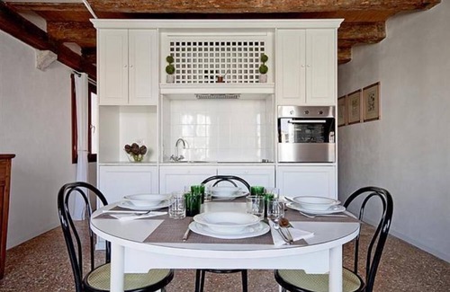 San Polo Apartment | Overlooking the Grand Canal, a small loft on two levels