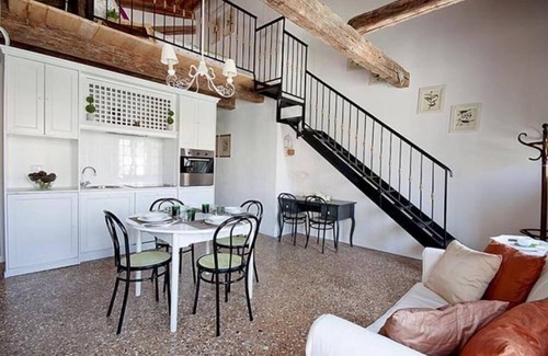 San Polo Apartment | Overlooking the Grand Canal, a small loft on two levels