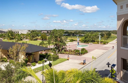 Ave Maria Condo | OVERLOOKING THE PIAZZA !
