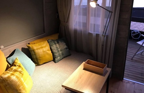 Miura House | Overlooking the sea all three cozy mobile homes / Yokosuka Kanagawa