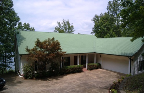 Quitman House | Overlooks Greer's Ferry Lake, 40,500 acres of clean, river-fed, deep water.