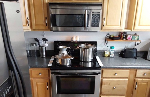 Swainsboro House | Oversized 1932 bungalow with updates. Only 2 hours from Tybee Island, Georgia