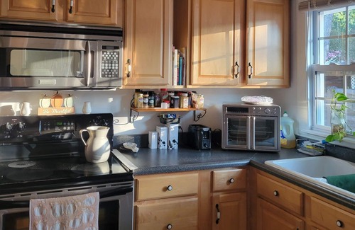 Swainsboro House | Oversized 1932 bungalow with updates. Only 2 hours from Tybee Island, Georgia