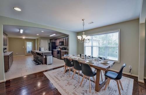 Northport House | Overtime Outpost-Book for 2025 football season and more! Fenced in back-yard!