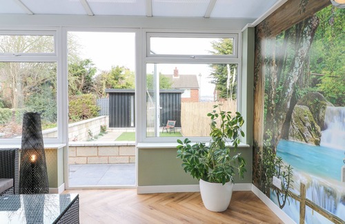 Chesterfield Cottage | OVERTON, pet friendly, character holiday cottage in Chesterfield