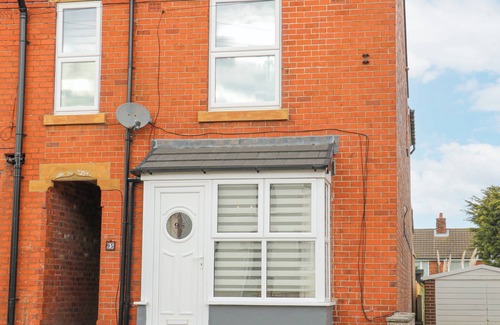 Chesterfield Cottage | OVERTON, pet friendly, character holiday cottage in Chesterfield