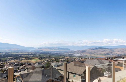 Foothills Apartment | OWAV- Whole Home · Stunning 5 bed house on Silver Star mountain