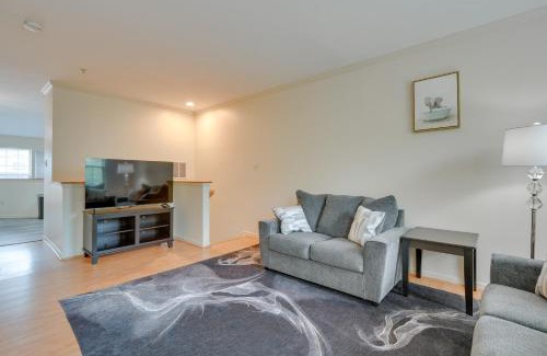 Owings Mills House | Owings Mills Townhouse 8 Mi to Liberty Reservoir!