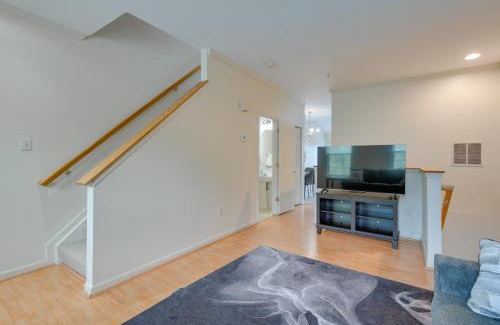 Owings Mills House | Owings Mills Townhouse 8 Mi to Liberty Reservoir!