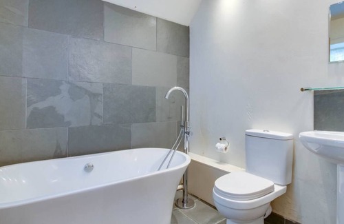 Sedlescombe House | Owl Barn in the beautiful Battle