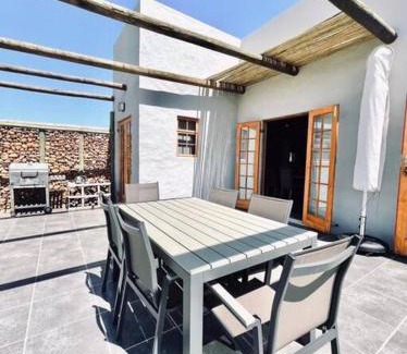 Port Beaufort House | Owl Cottage - Living The Breede