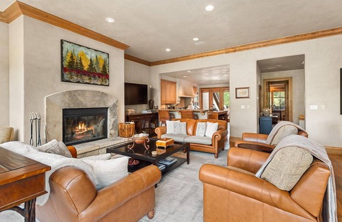 Snowmass Village House | Owl Creek 04 | Ski-in, ski-out luxury townhome with private hot tub in Snowmass