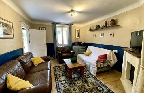 Cressat House | Owl Farmhouse, Quiet Country Retreat