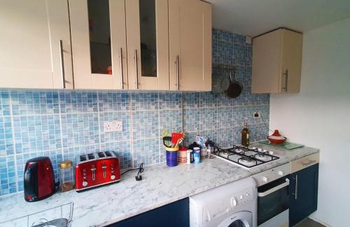 Bicester Apartment | Owl Haven: Comfortable central 3 bedroom house, with an enclosed garden.