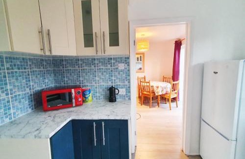 Bicester Apartment | Owl Haven: Comfortable central 3 bedroom house, with an enclosed garden.