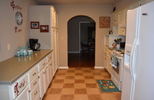 Checotah House | OWL LITTLE LAKE HOUSE A FUN WALK TO SANDY BEACH