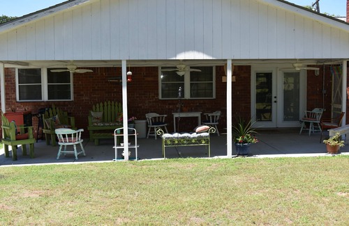Checotah House | OWL LITTLE LAKE HOUSE A FUN WALK TO SANDY BEACH
