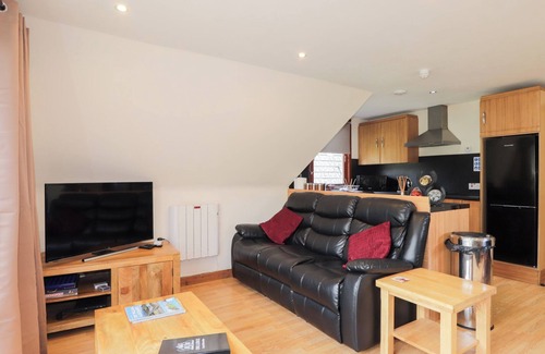 South Laggan Cottage | OWL LODGE, pet friendly, with a garden in Invergarry