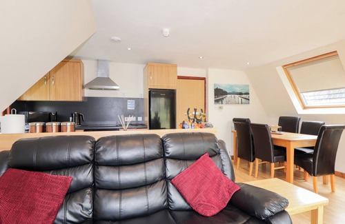 South Laggan Cottage | OWL LODGE, pet friendly, with a garden in Invergarry