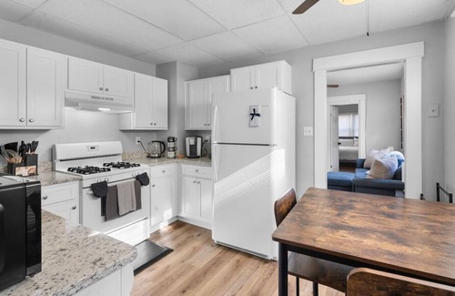 West New Haven Apartment | Owl's Nest - 5BR apartment