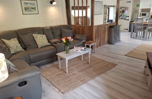 Ash Mill Cottage | OWL'S NEST, pet friendly, character holiday cottage in South Molton