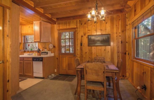 Tahoma Cottage | Owl's Peak by Avantstay Private Pine Tree Cabin Mins From The Water
