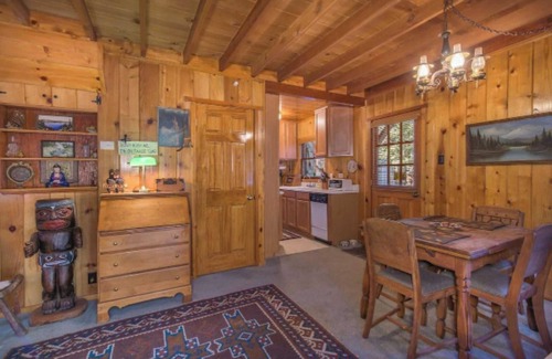 Tahoma Cottage | Owl's Peak by Avantstay Private Pine Tree Cabin Mins From The Water