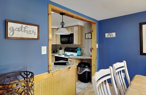 McHenry House | Owl's Retreat | Pet Friendly, Hot Tub, Lake!