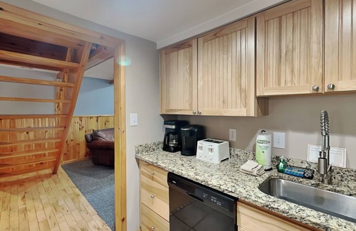 McHenry House | Owl's Retreat | Pet Friendly, Hot Tub, Lake!