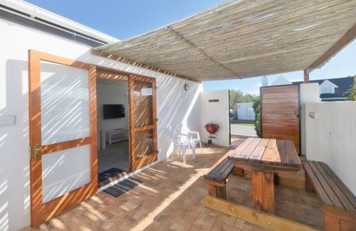 Waenhuiskrans Apartment | Owlet Cottage In Arniston