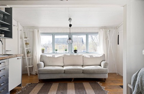Eskilstuna Cottage | OWN HOUSE, CLOSE TO WORK ESKILSTUNA STRÄNGNÄS, 1H STOCKHOLM, PARKING, WIFI, LAUNDRY