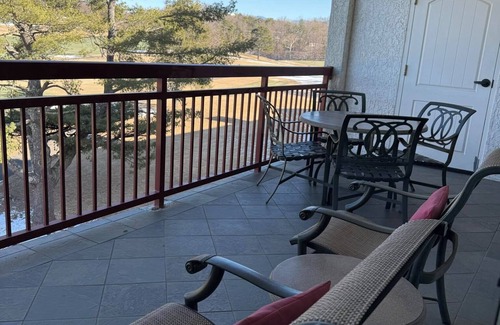 Pigeon Forge Condo | Owner Managed Riverstone Condo/Spacious End Unit/DISCOUNT 7 NTS OR MORE