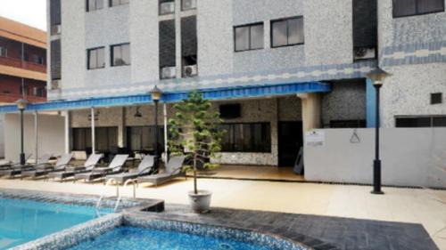 Ibadan Cabin | Owu Crown Hotel - Deluxe twin Bed Room