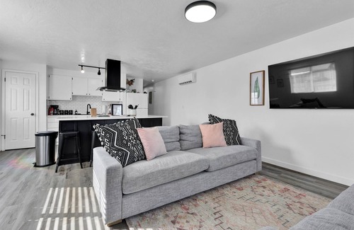 Boise Bench House | Owyhee Oasis 1 - minutes from Boise Airport!