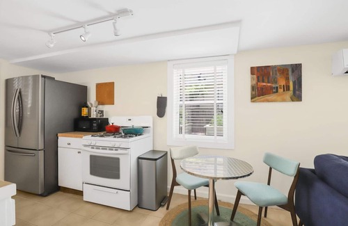 Alta Heights Apartment | Oxbow quiet sabbatical get away.