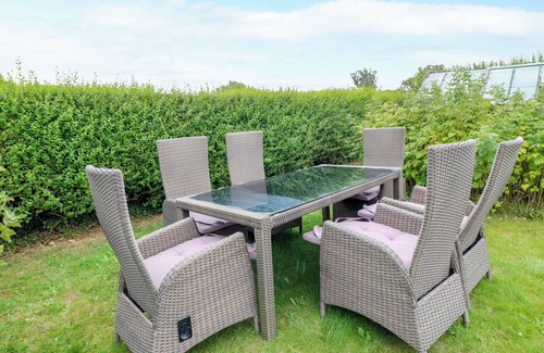 Elmton Cottage | OXCROFT VIEW, pet friendly, with open fire in Bolsover