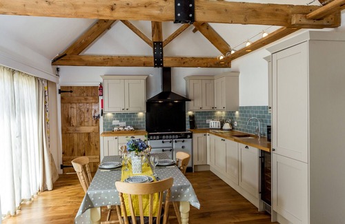 Chippenham Cottage | OXEN COTTAGE @ NABLES FARM, pet friendly in Upper Seagry