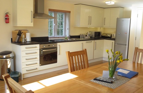 Oxford Apartment | Oxford Apartments 2 - Modern, beautiful Apartment fully furnished with parking