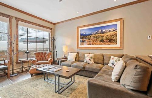 Beaver Creek Apartment | Oxford Court 108 by East West Hospitality
