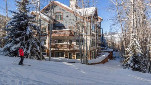 Beaver Creek Apartment | Oxford Court 303 by East West Hospitality