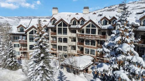 Beaver Creek Apartment | Oxford Court 303 by East West Hospitality
