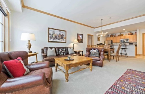 Highlands Townhomes Condo | Oxford Court 308 - 2 Bedroom Residence