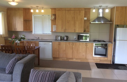 Mount Olympus Ski Field Cottage | Oxford Holiday Cottage - Self catering, Mountain Views, 10 Acres