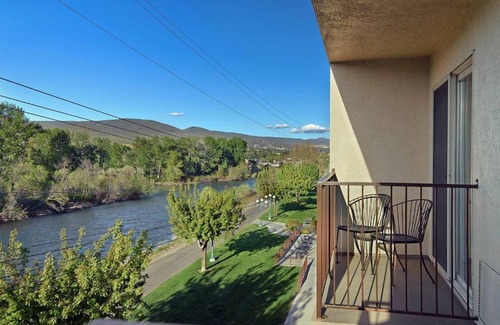 Buena Hotel | Oxford Suites Yakima